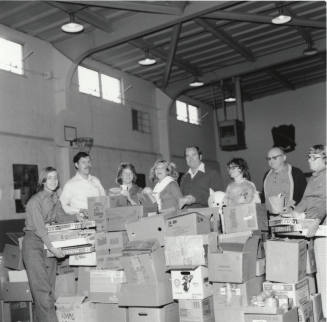 Men And Women Volunteer For TheSalvation Army