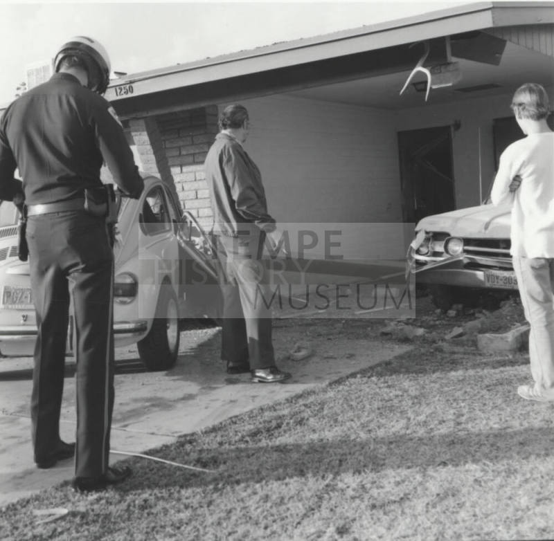 Come Right In - Tempe Daily News, December 30, 1977