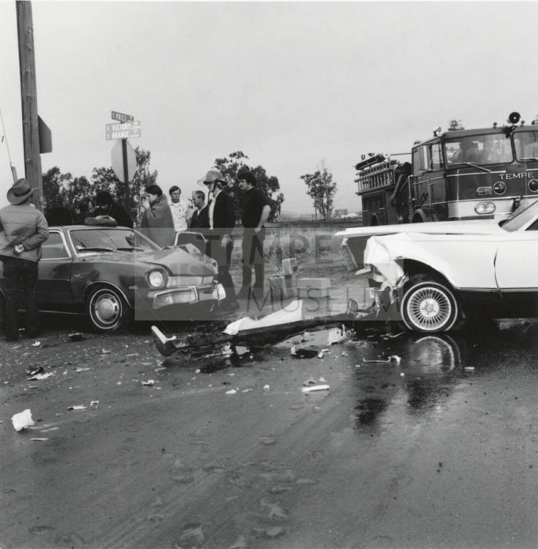 Car crash on the corner of Victory/Orange and Price