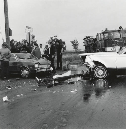 Car crash on the corner of Victory/Orange and Price