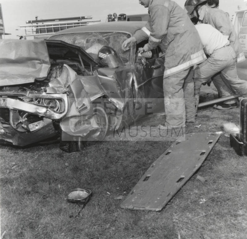 Scene of a multiple car accident (3 of 11)