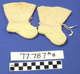 Baby wool booties
