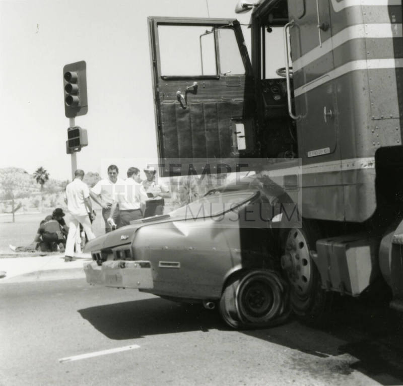 Weekend Off To Bad Start - Tempe Daily News, May 27, 1978