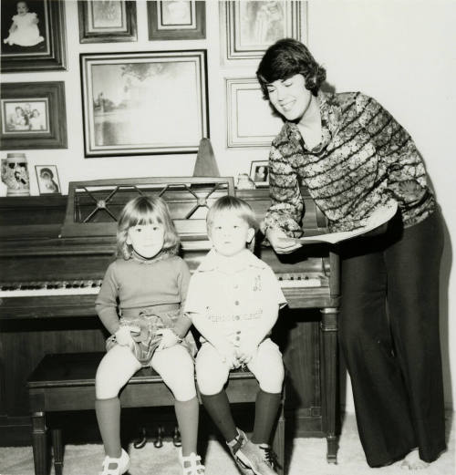 Vocalist Mom and Accompanying Kids (2 of 5)
