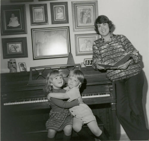Vocalist Mom and Accompanying Kids (3 of 5)