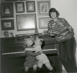 Vocalist Mom and Accompanying Kids (3 of 5)