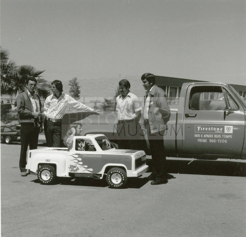 Mutt And Jeff Of The Auto World - Tempe Daily News - April 8, 1978