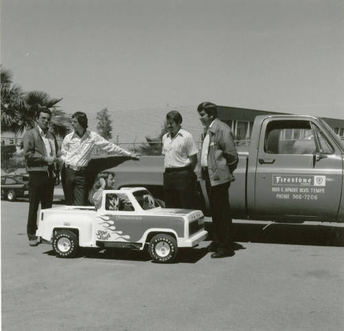 Mutt And Jeff Of The Auto World - Tempe Daily News - April 8, 1978