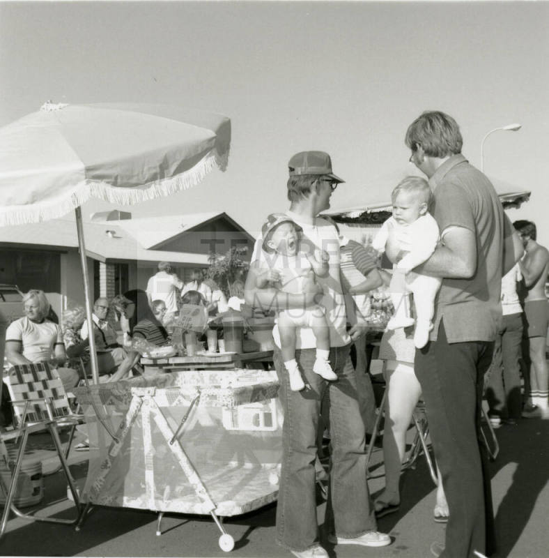 C'mon Dad, Time To Go Home! - Tempe Daily News - April 18, 1978