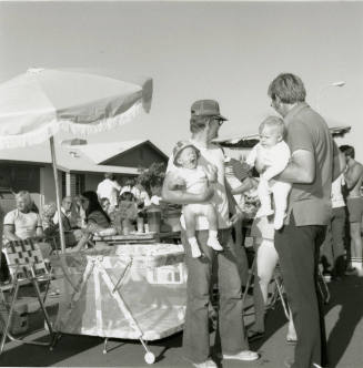 C'mon Dad, Time To Go Home! - Tempe Daily News - April 18, 1978