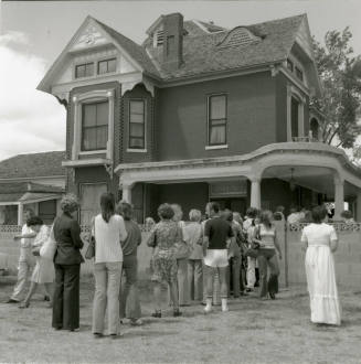Lots Of Curious People - Tempe Daily News - April 17, 1978