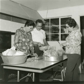 Expecting A Hungry Crowd - Tempe Daily News - April 15, 1978