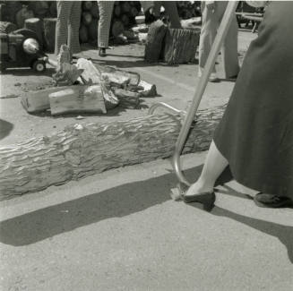 Easy As Rolling Off A Log. - Tempe Daily News, April 18 1978