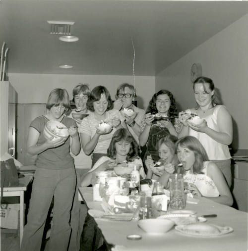 Sweet Beginning. - Tempe Daily News, April 21 1978