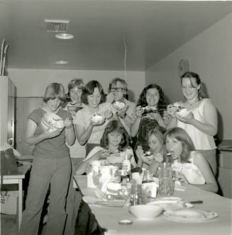 Sweet Beginning. - Tempe Daily News, April 21 1978