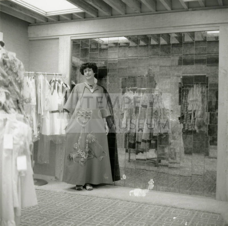 Fashionable Reflections - Tempe Daily News 05/10/1978