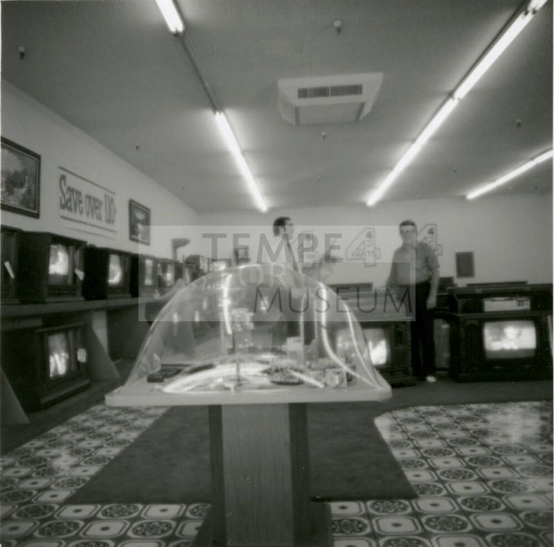 Unidentified Television / Electronics Store - 1 of 2