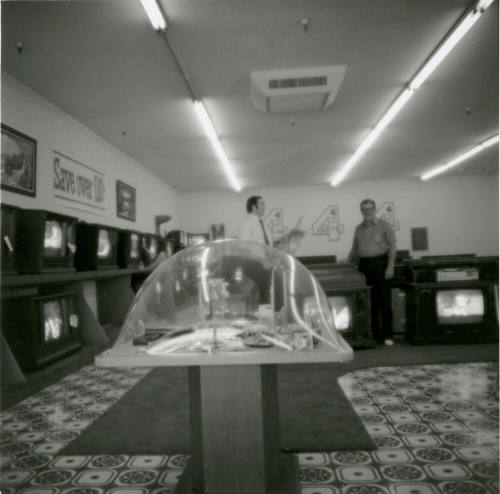 Unidentified Television / Electronics Store - 1 of 2