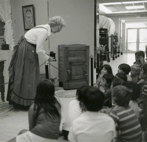Rapt Audience. - Tempe Daily News, July 3 1978