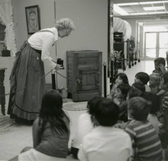 Rapt Audience. - Tempe Daily News, July 3 1978