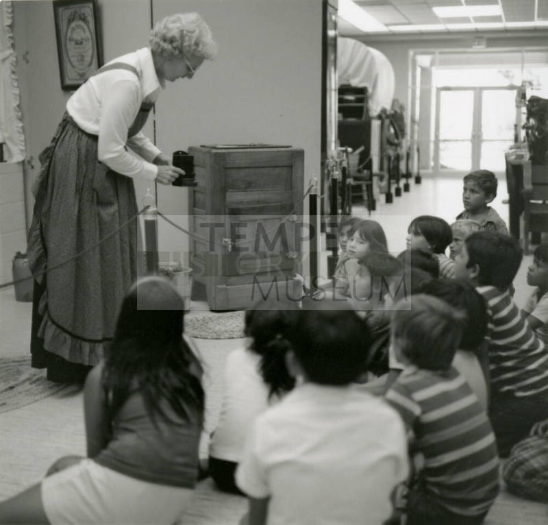 Rapt Audience. - Tempe Daily News, July 3 1978