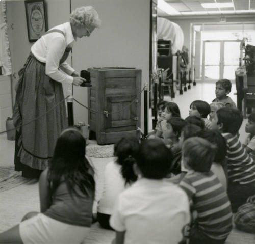 Rapt Audience. - Tempe Daily News, July 3 1978