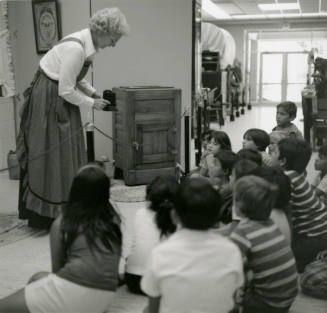 Rapt Audience. - Tempe Daily News, July 3 1978