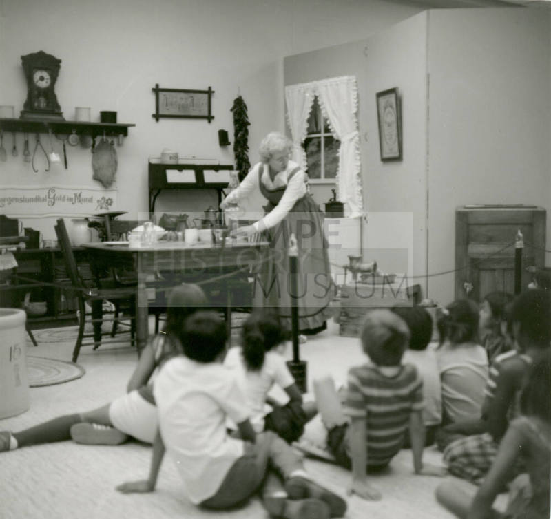 Rapt Audience. - Tempe Daily News, July 3 1978