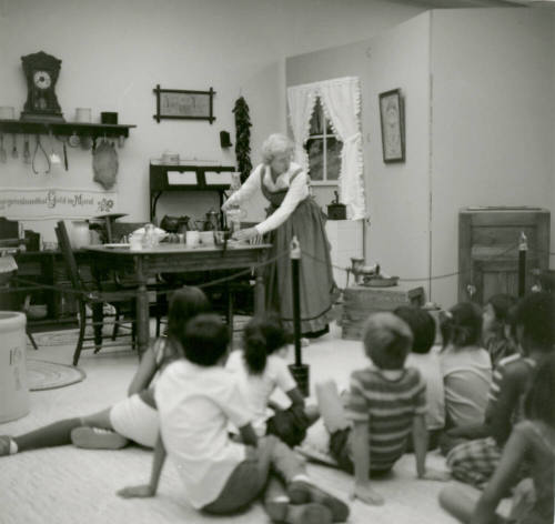 Rapt Audience. - Tempe Daily News, July 3 1978