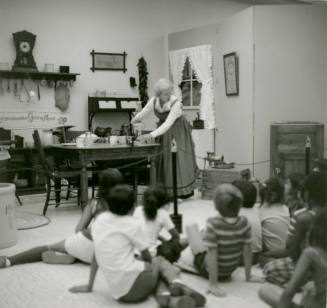 Rapt Audience. - Tempe Daily News, July 3 1978