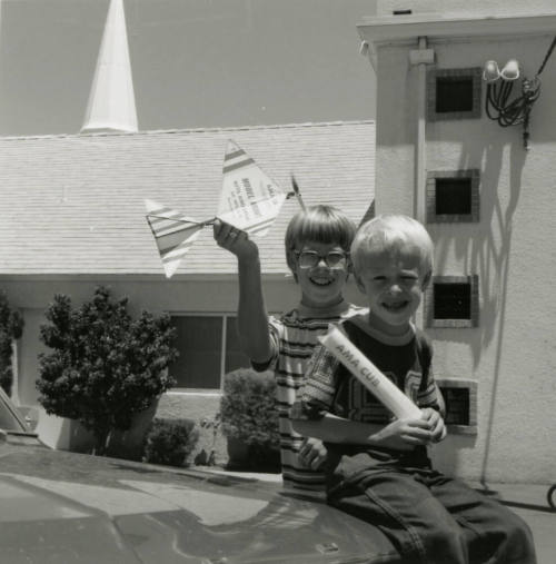Getting Ready To Fly 'Em. - Tempe Daily News, July 12 1978