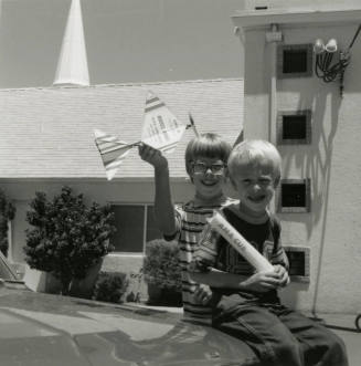 Getting Ready To Fly 'Em. - Tempe Daily News, July 12 1978