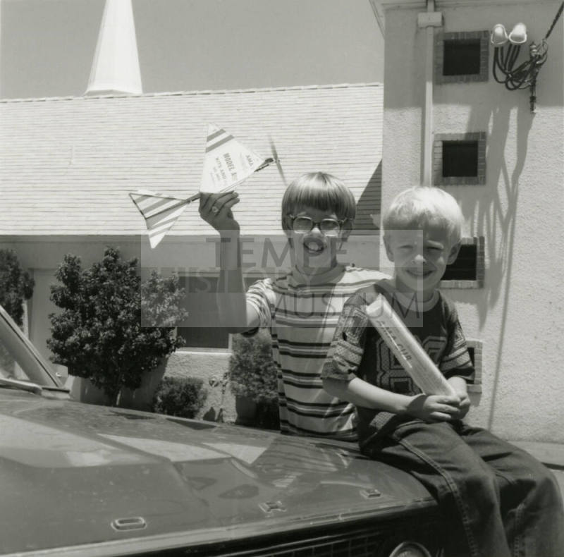 Getting Ready To Fly 'Em. - Tempe Daily News, July 12 1978