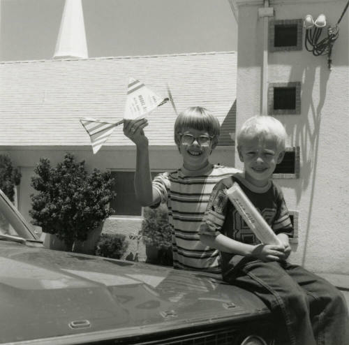 Getting Ready To Fly 'Em. - Tempe Daily News, July 12 1978