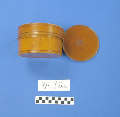 Brown leather collar box