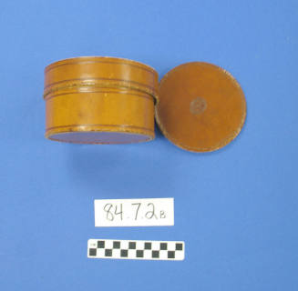 Brown leather collar box