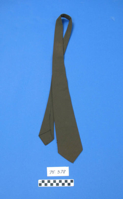Mens' uniform tie