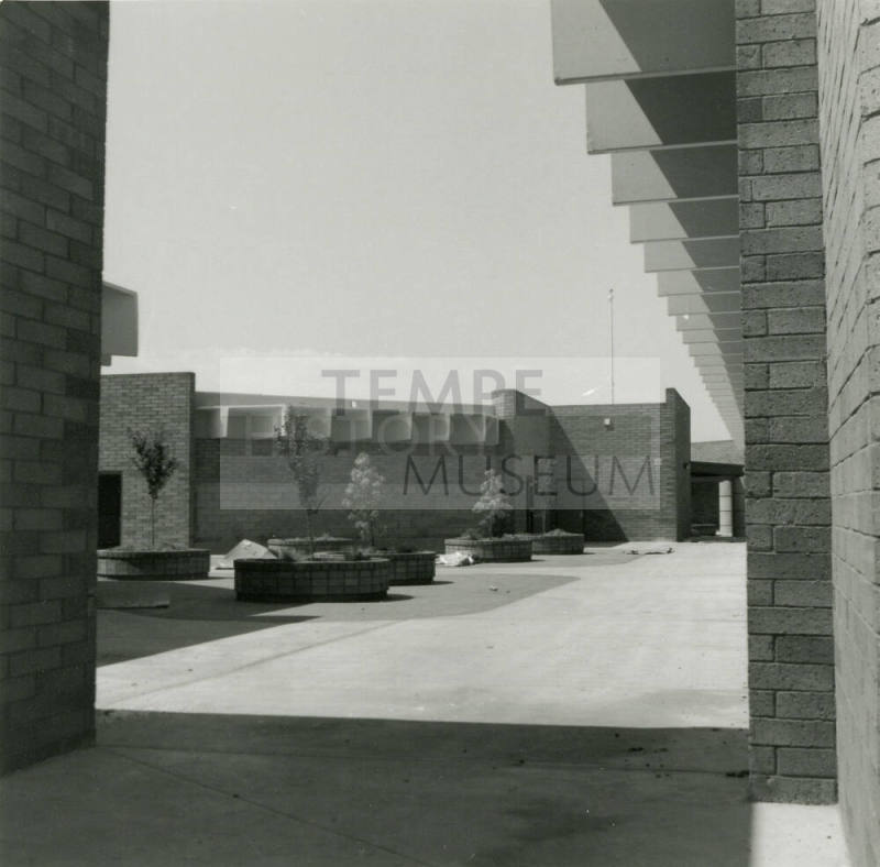 Ready And Waiting - Tempe Daily News - August 9, 1978