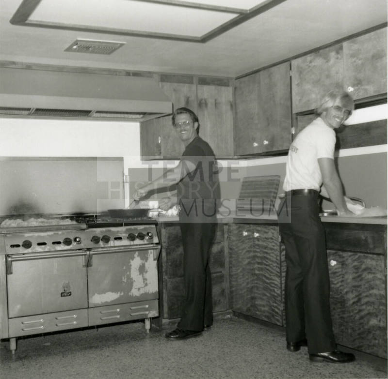 They Eat Pretty Good Too! - Tempe Daily News - August 26, 1978