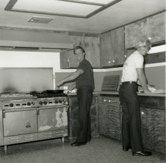 They Eat Pretty Good Too! - Tempe Daily News - August 26, 1978