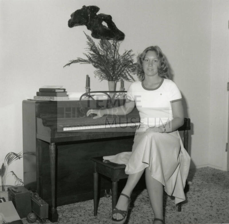 Losing Her Accent - Tempe Daily News - August 17, 1978