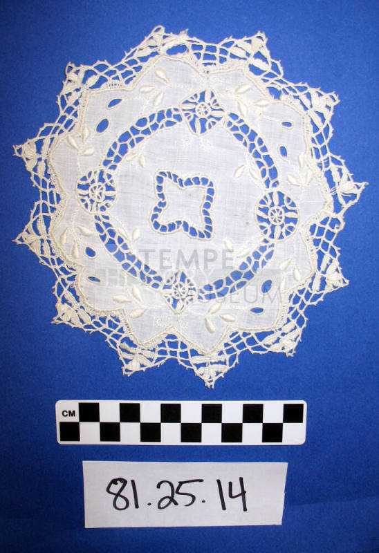 Saucer doily