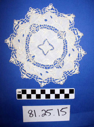 Saucer doily