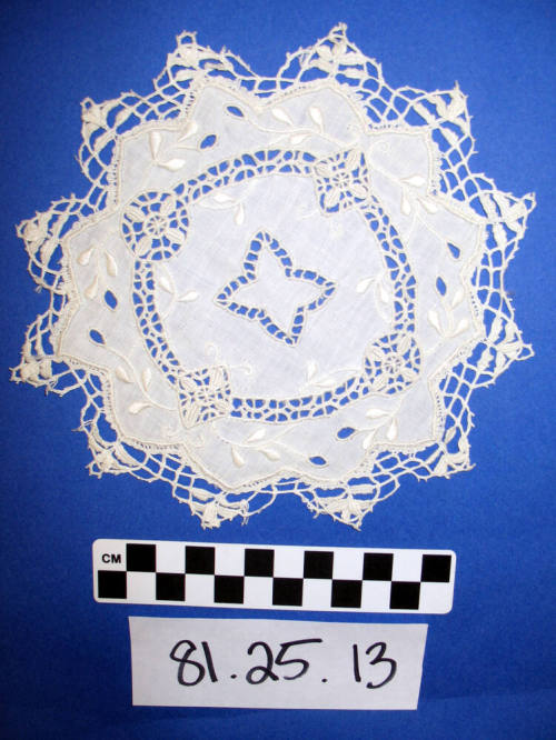 Saucer doily
