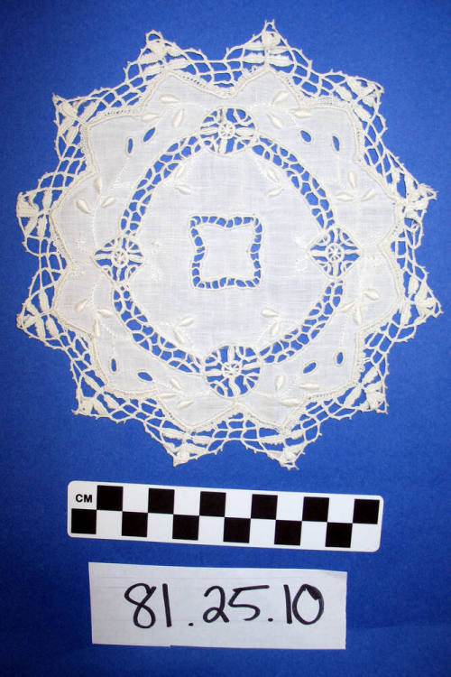 Saucer doily