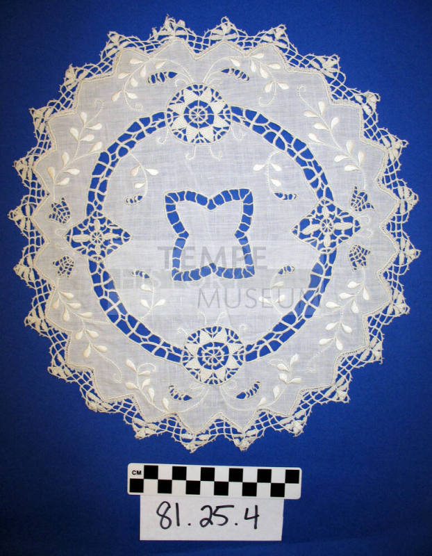Plate doily