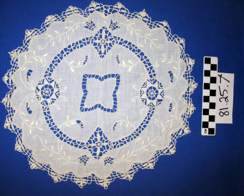 Plate doily