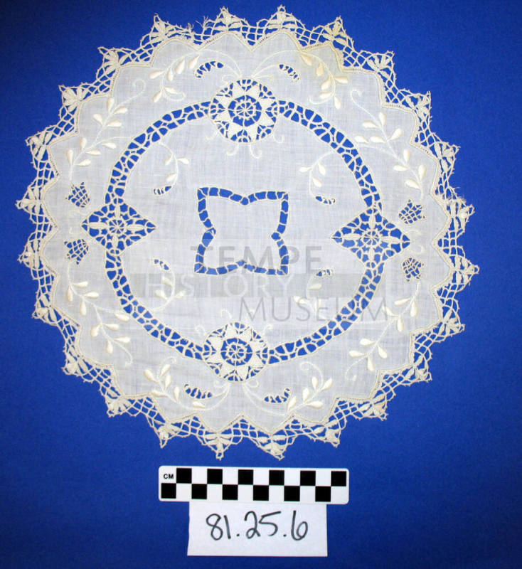 Plate doily
