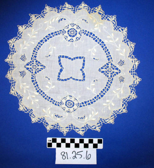 Plate doily