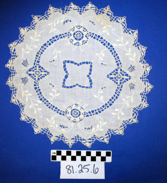 Plate doily